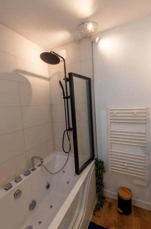 Balneo & Sauna, Sejour Detente Aux Teinturiers - Metro Charpennes - Garage 빌뢰르반 외부 사진